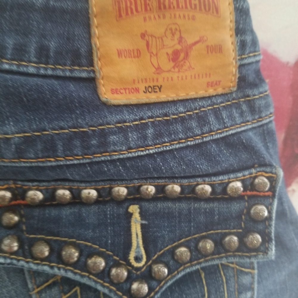 TRUE RELIGION JEANS.